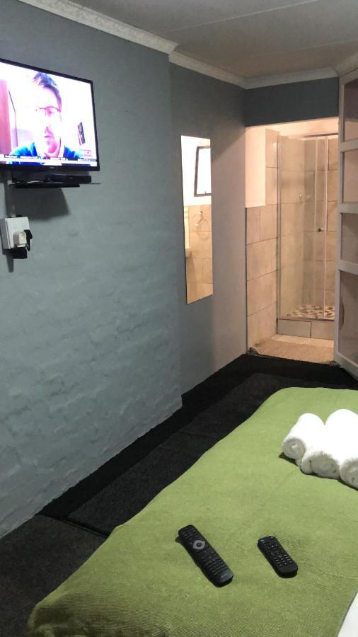 Host Hub Guest House Kempton Park Exteriér fotografie