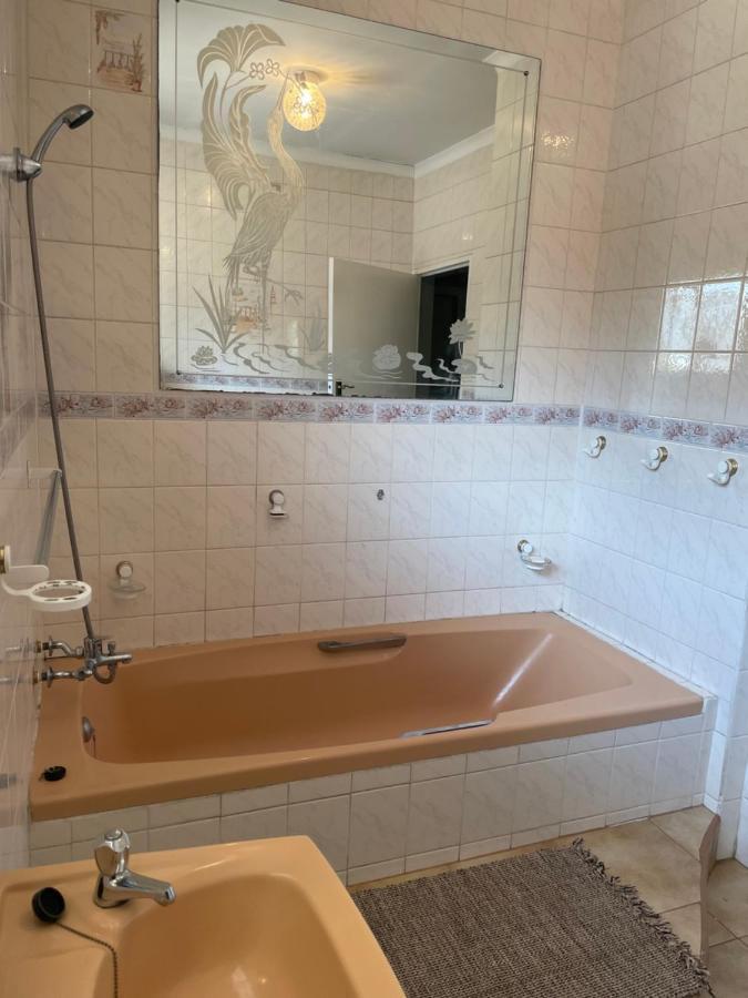 Host Hub Guest House Kempton Park Exteriér fotografie