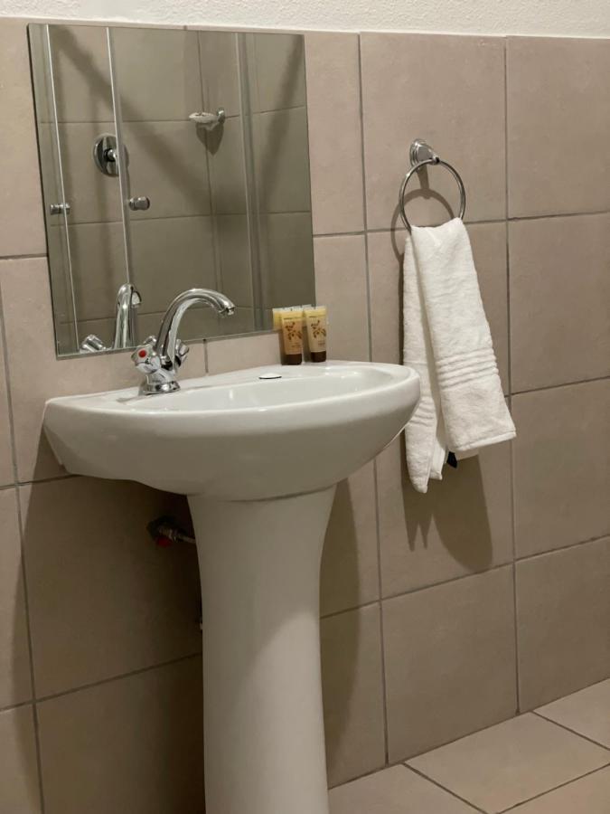 Host Hub Guest House Kempton Park Exteriér fotografie
