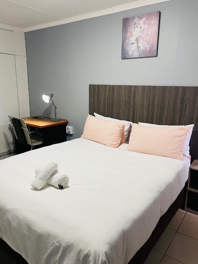 Host Hub Guest House Kempton Park Exteriér fotografie